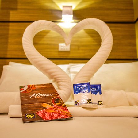Hotel 99 Cubao Кесон-Сити Экстерьер фото