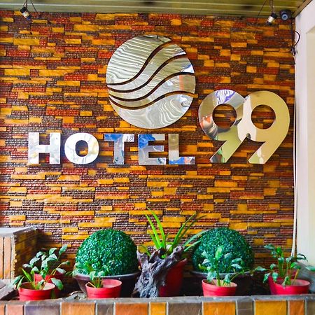 Hotel 99 Cubao Кесон-Сити Экстерьер фото