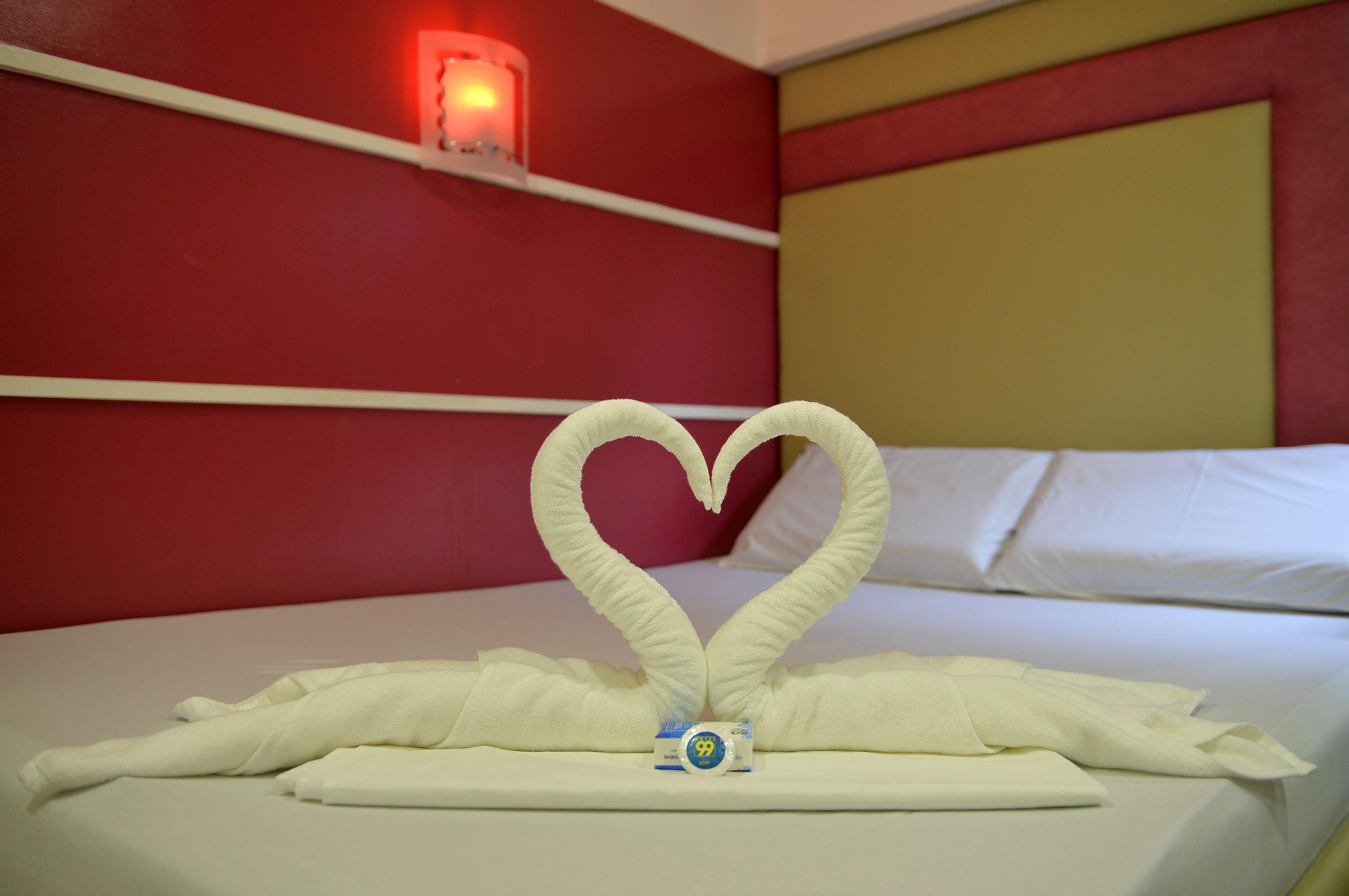 Hotel 99 Cubao Кесон-Сити Экстерьер фото