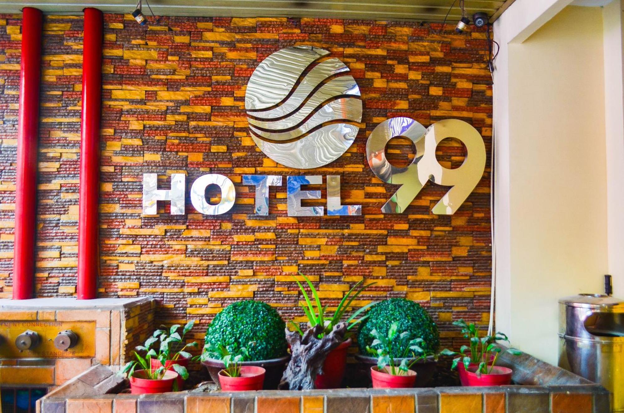 Hotel 99 Cubao Кесон-Сити Экстерьер фото