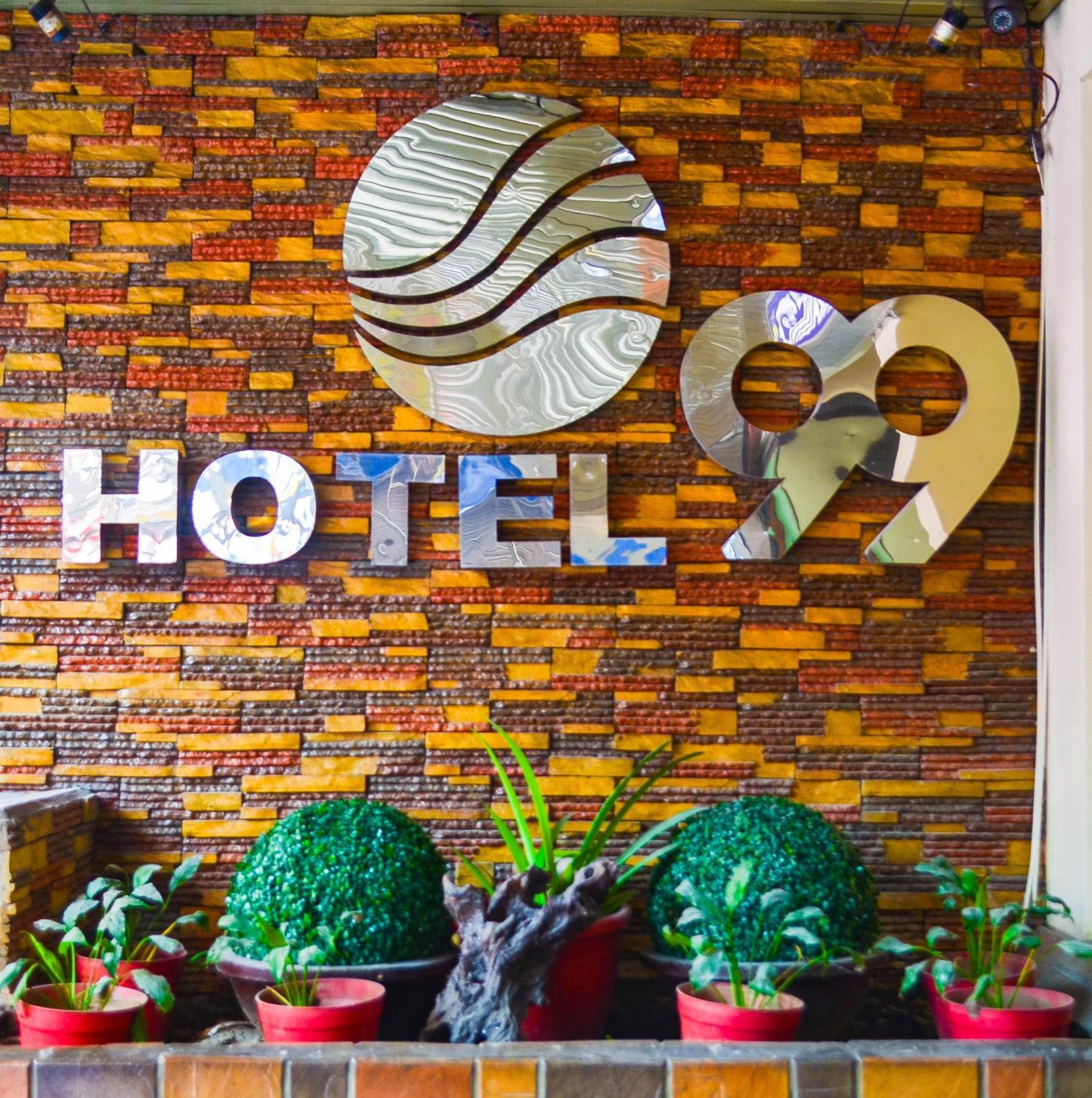 Hotel 99 Cubao Кесон-Сити Экстерьер фото