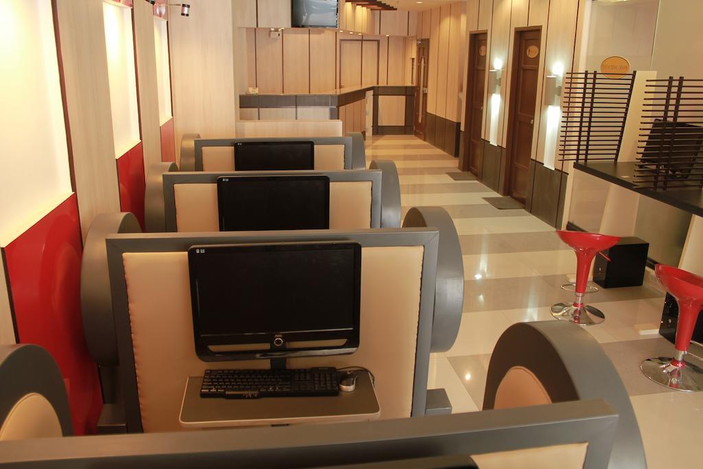Hotel 99 Cubao Кесон-Сити Экстерьер фото