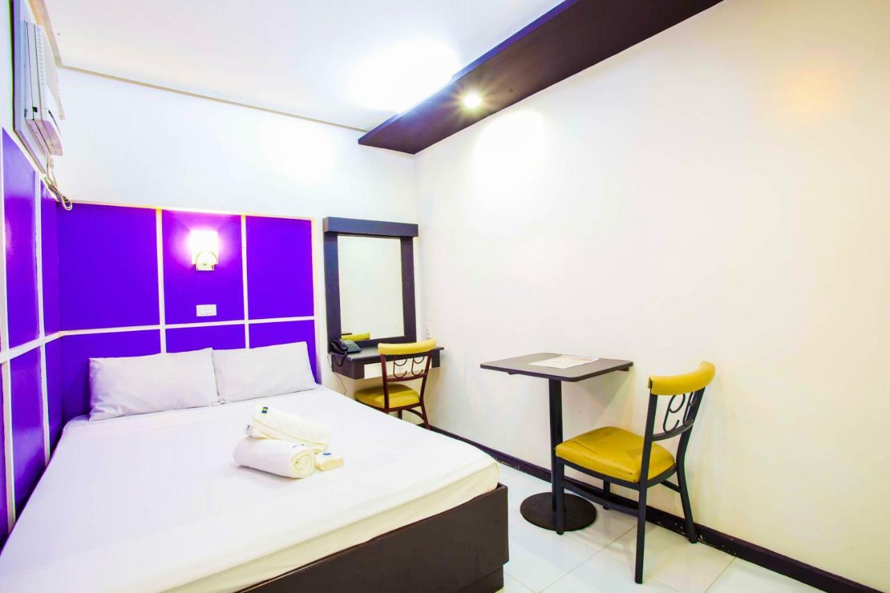 Hotel 99 Cubao Кесон-Сити Экстерьер фото